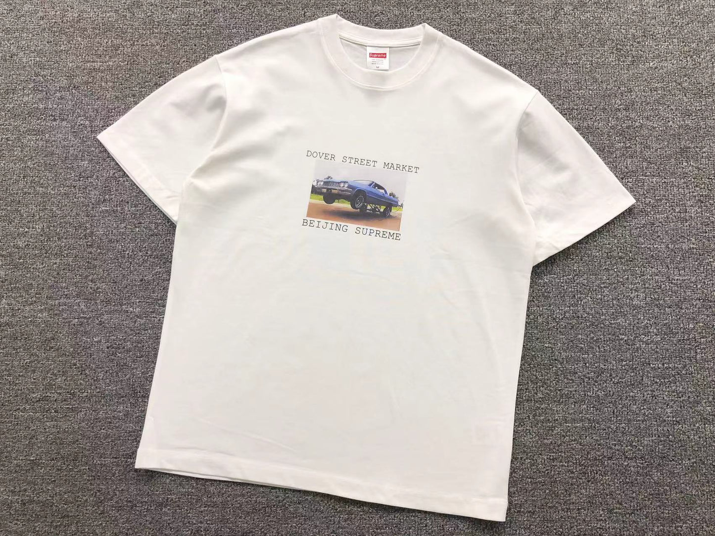 supreme-dover-street-market-beijing-exclusive-tee-white-Drip Store Argentina