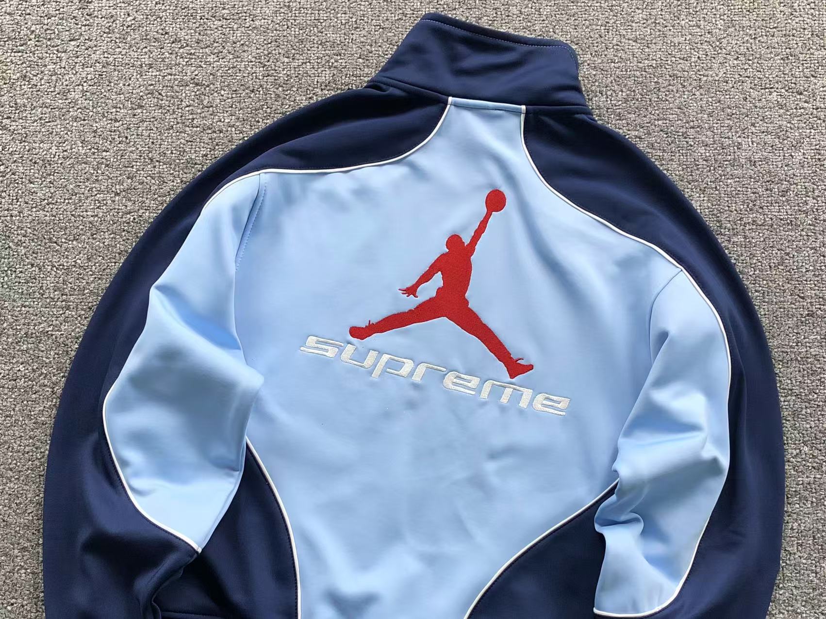 Campera Supreme Jordan Tricot Celeste – Drip Store Argentina