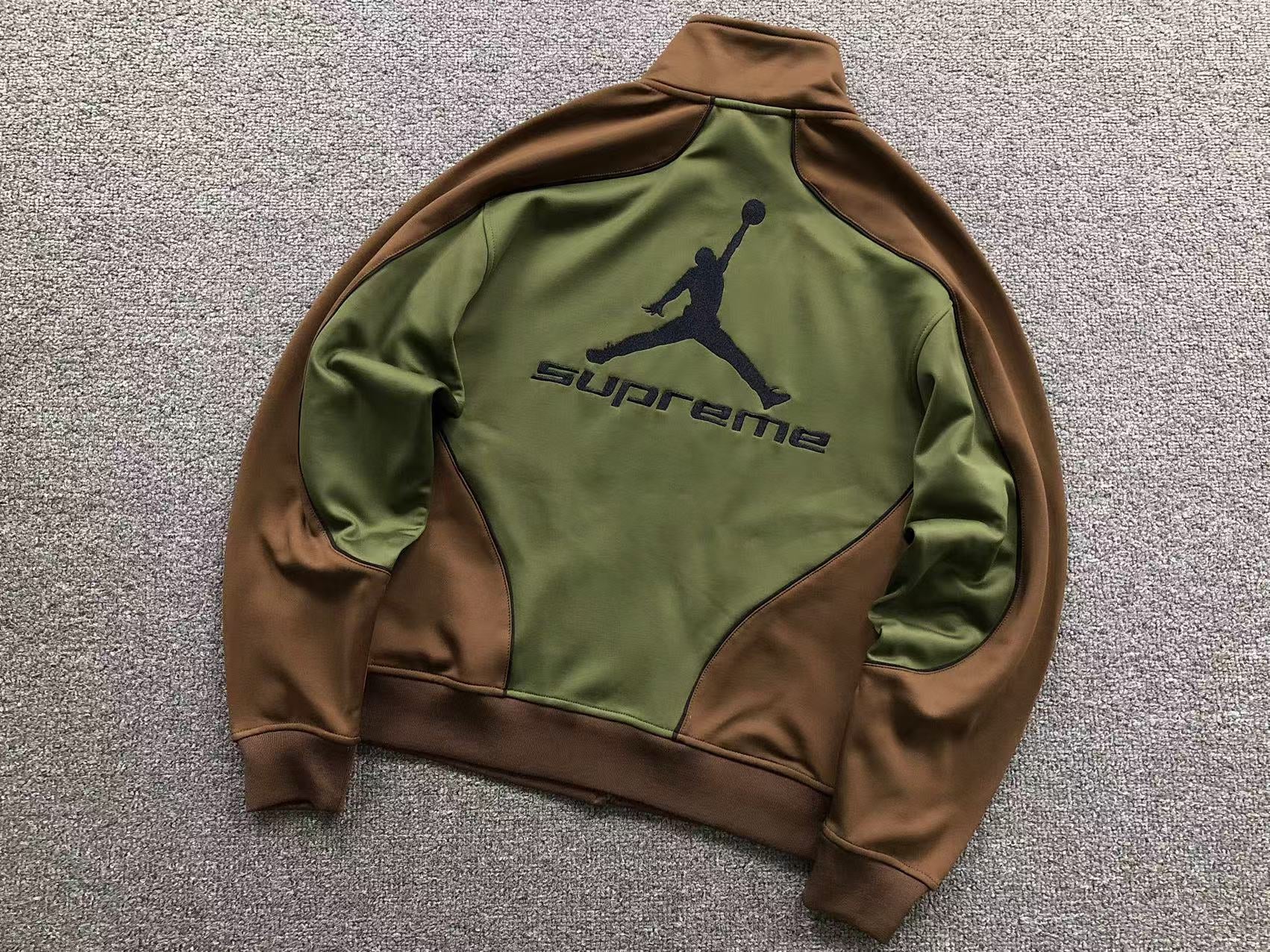 supreme-jordan-tricot-track-jacket-olive-Drip Store Argentina