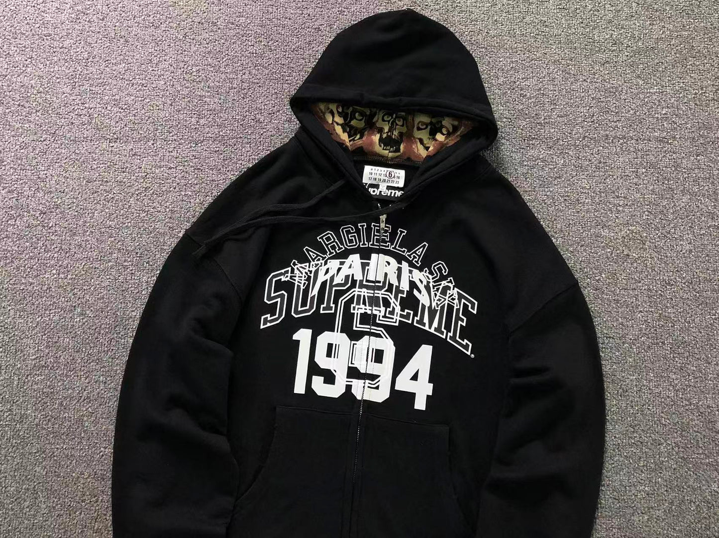 Campera Supreme MM6 Maison Margiela Negra