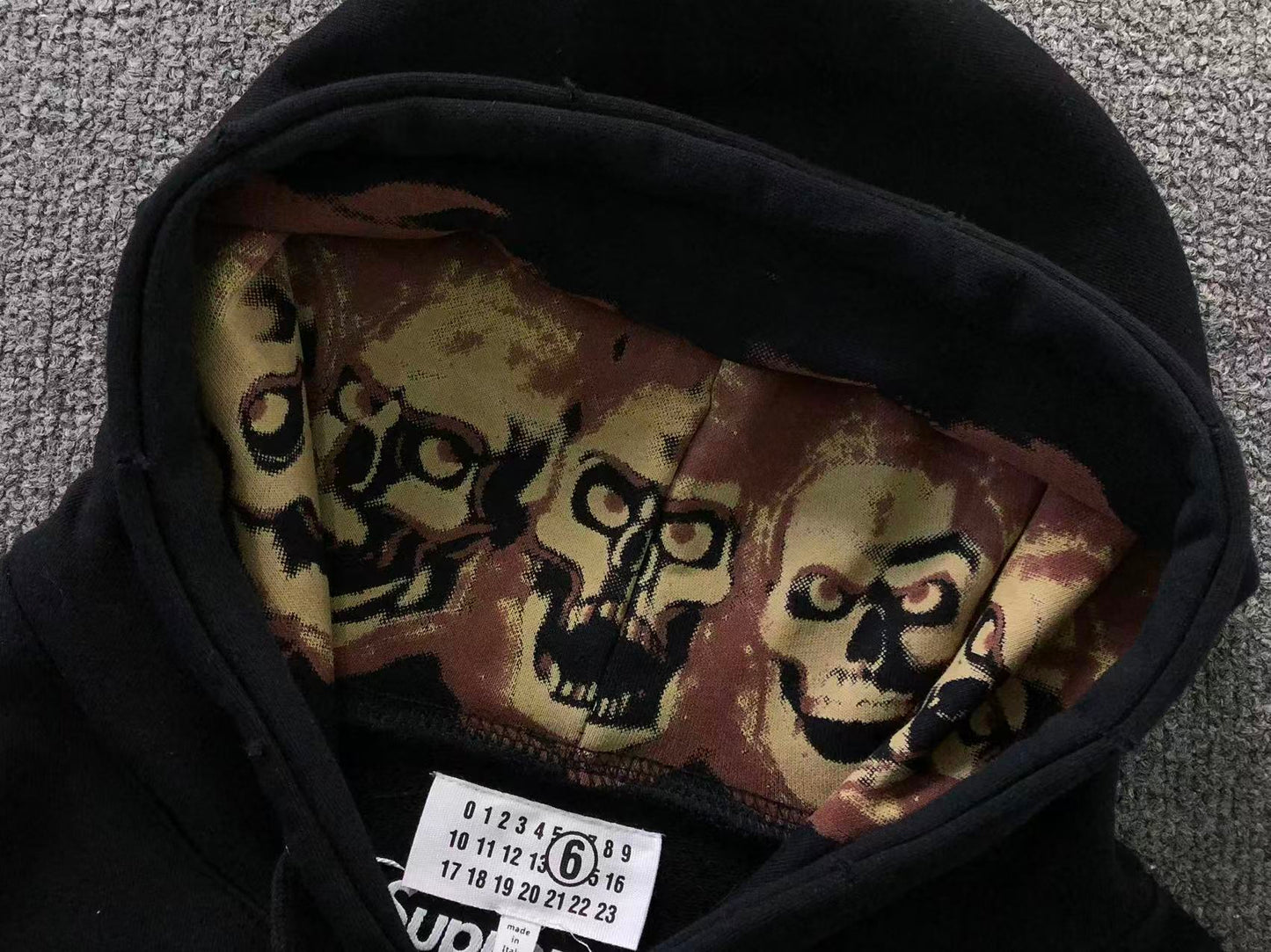Campera Supreme MM6 Maison Margiela Box Logo Negra