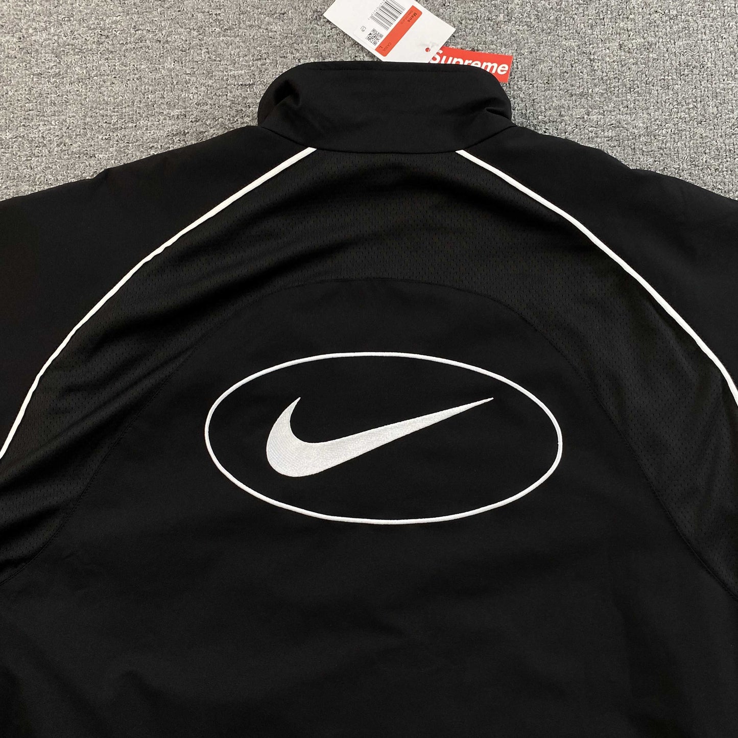 Campera Supreme Nike Negra