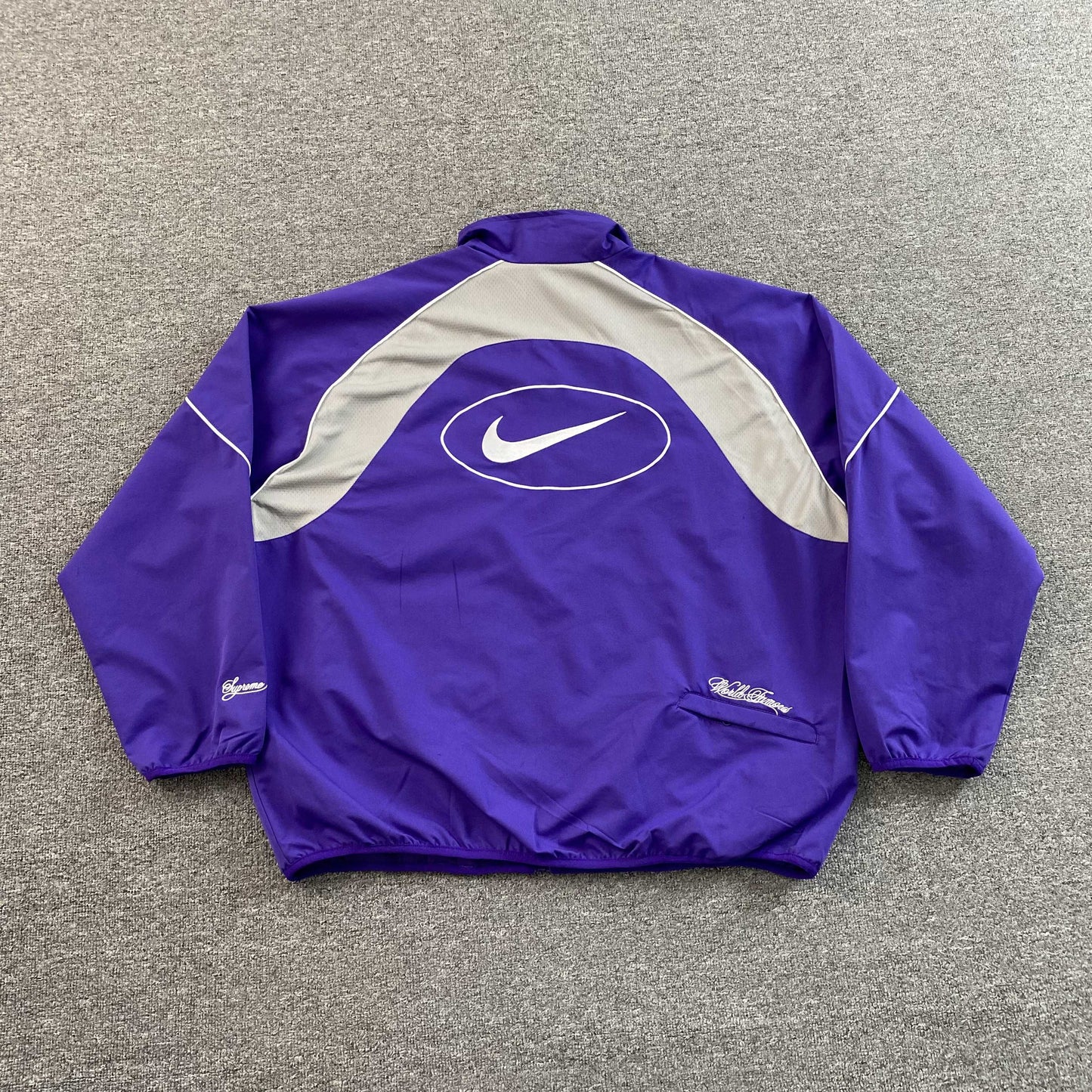 Campera Supreme Nike Violeta