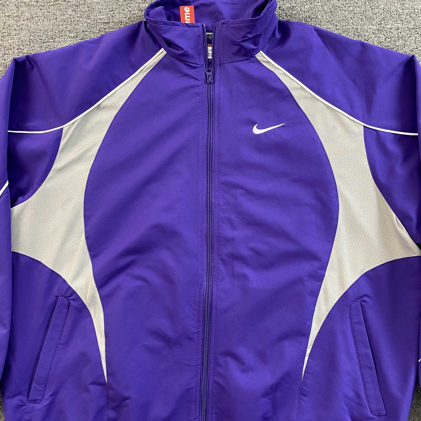 Campera Supreme Nike Violeta