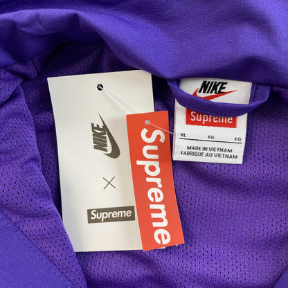 Campera Supreme Nike Violeta