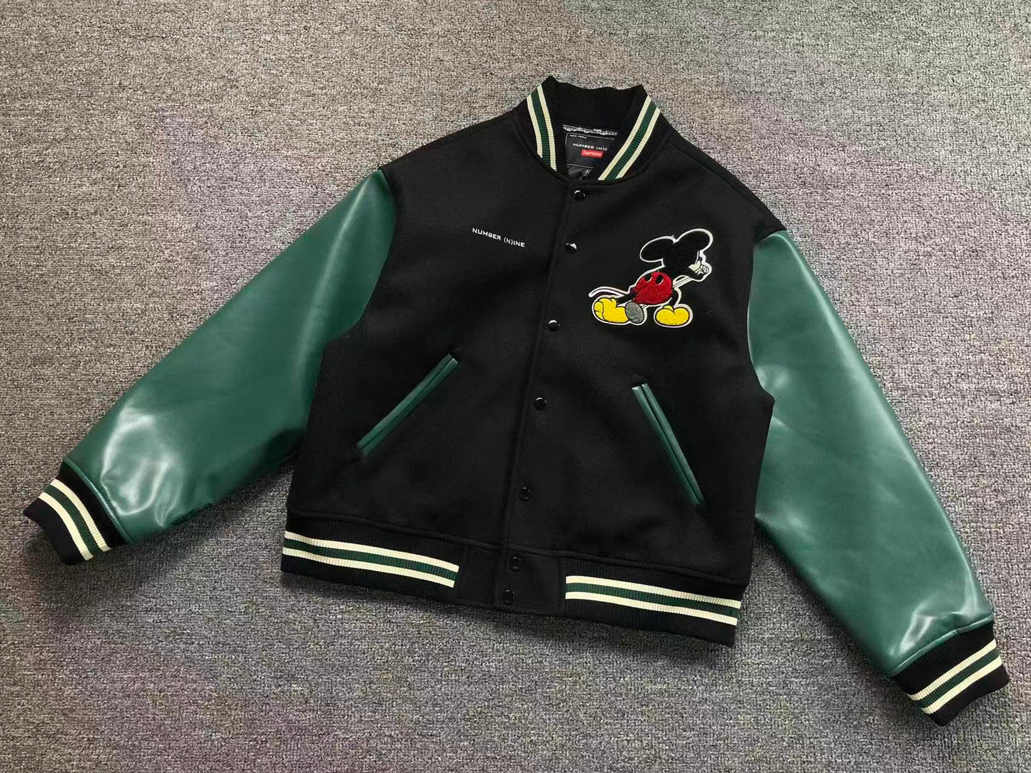 Campera Supreme Number (N)ine Mickey Negra