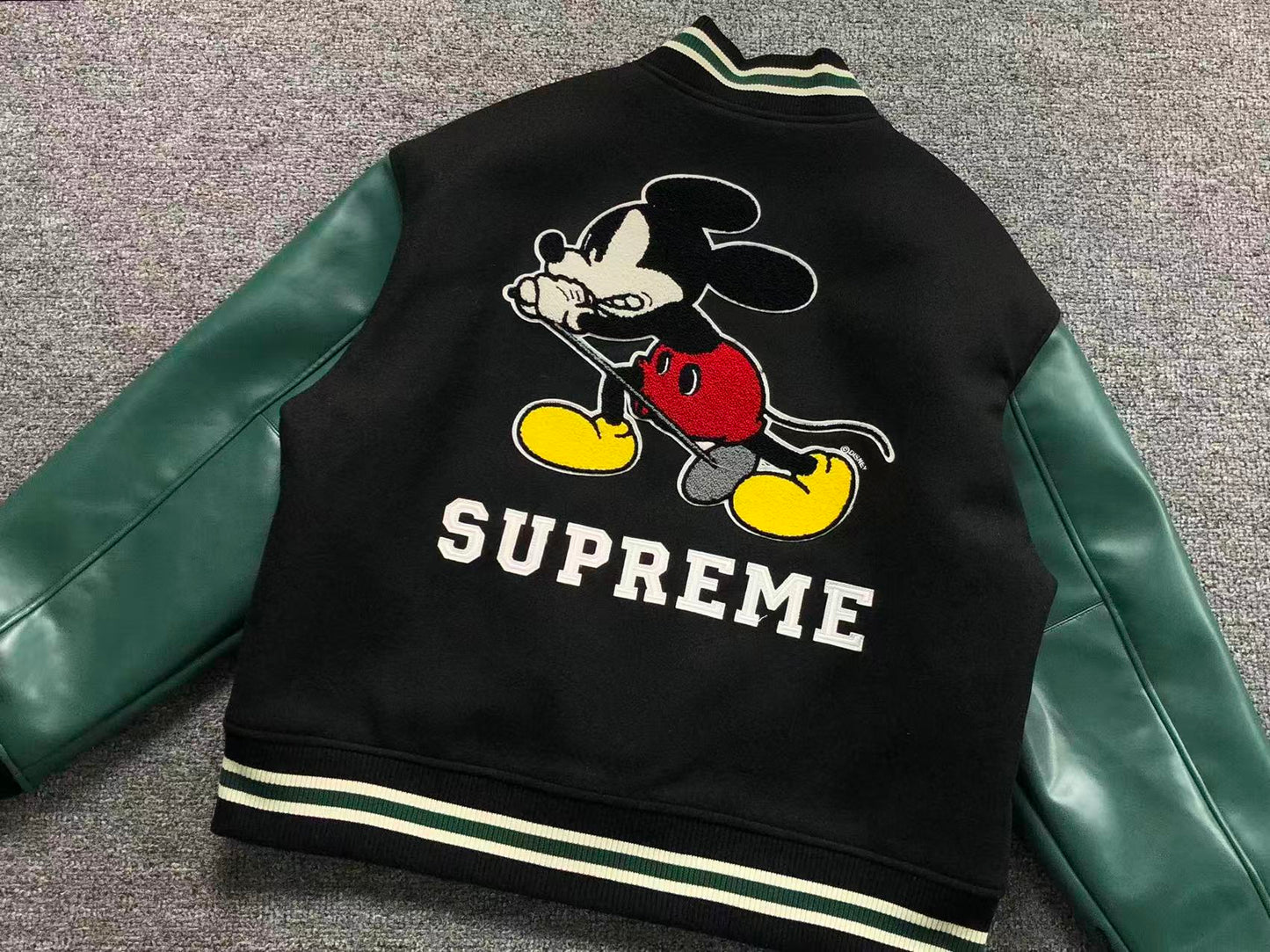 Campera Supreme Number (N)ine Mickey Negra