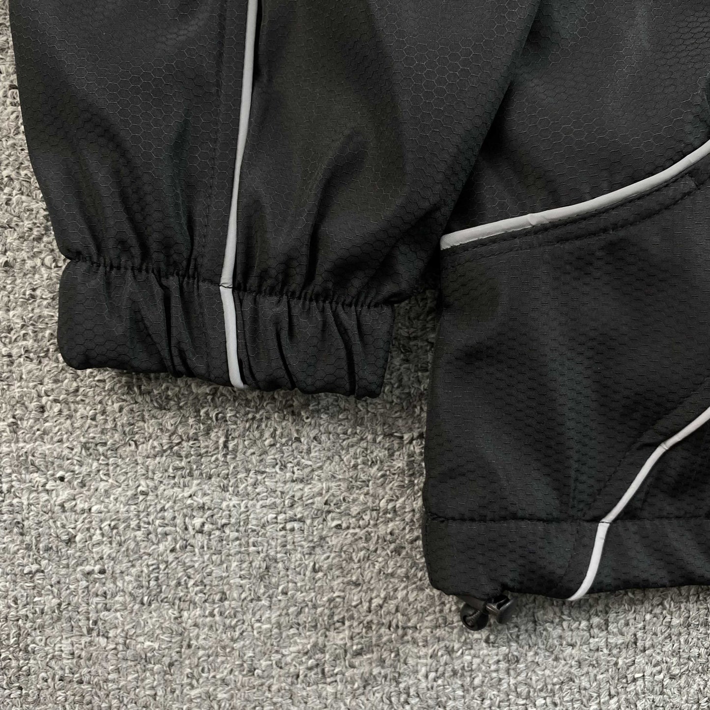 Campera Supreme Reflective Piping Pullover Negra