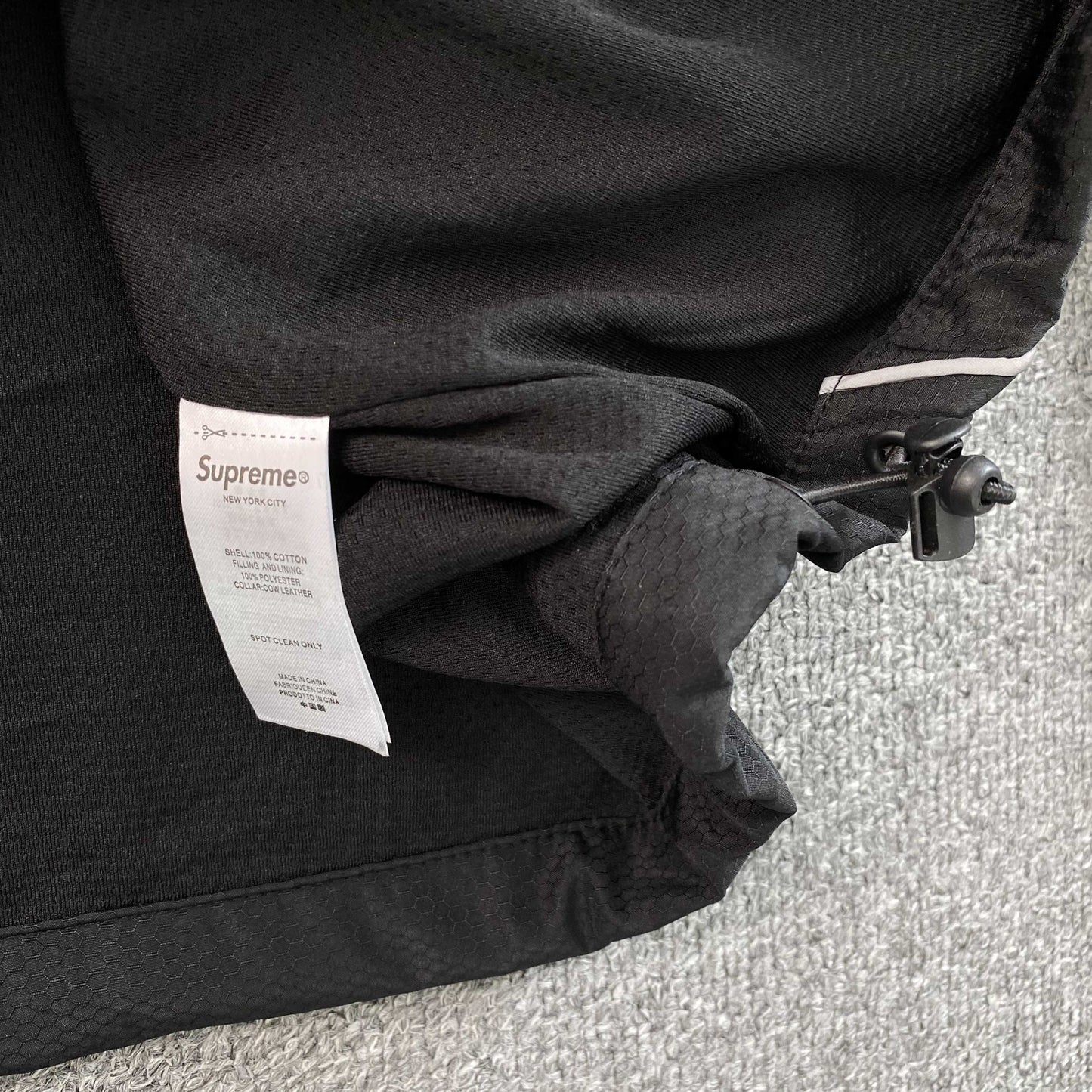 Campera Supreme Reflective Piping Pullover Negra