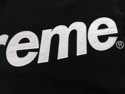 Buzo Supreme Satin Appliqué Negro
