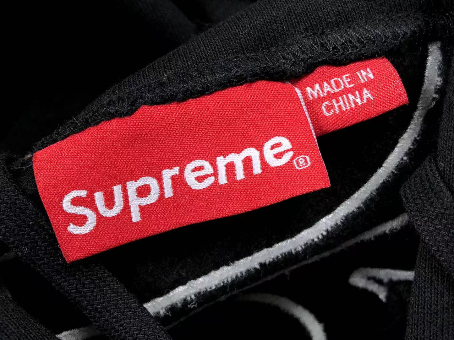 Buzo Supreme Satin Appliqué Negro