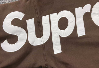 Buzo Supreme Satin Appliqué Marrón