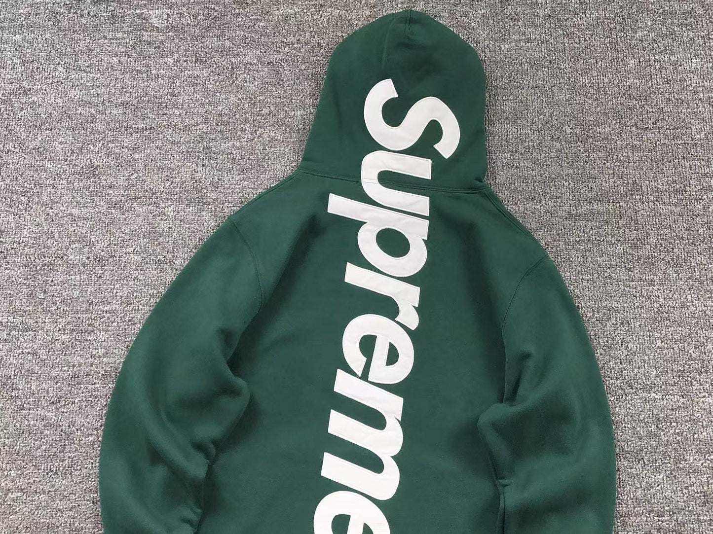 Buzo Supreme Satin Appliqué Verde