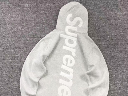 Buzo Supreme Satin Appliqué Gris