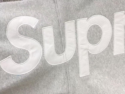 Buzo Supreme Satin Appliqué Gris
