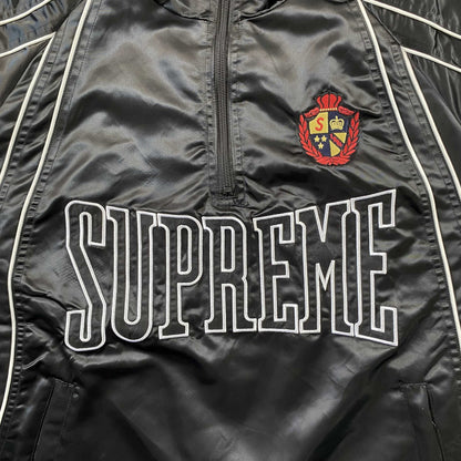 Campera Supreme Satin Piping Pullover Negra