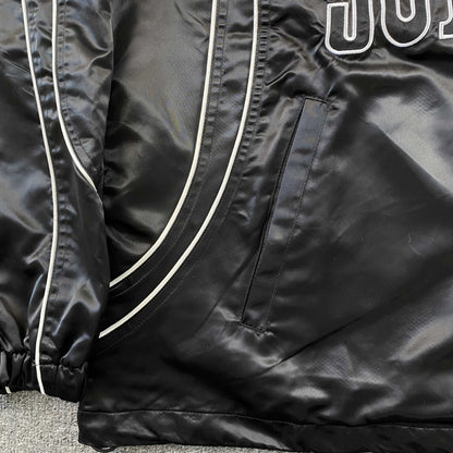 Campera Supreme Satin Piping Pullover Negra