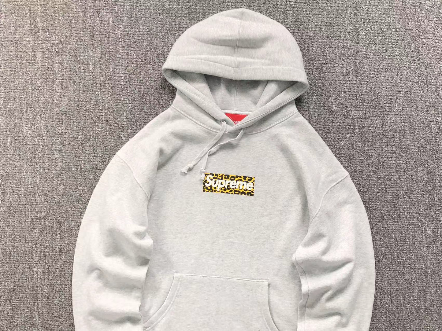 Buzo Supreme Shanghai Box Logo Gris