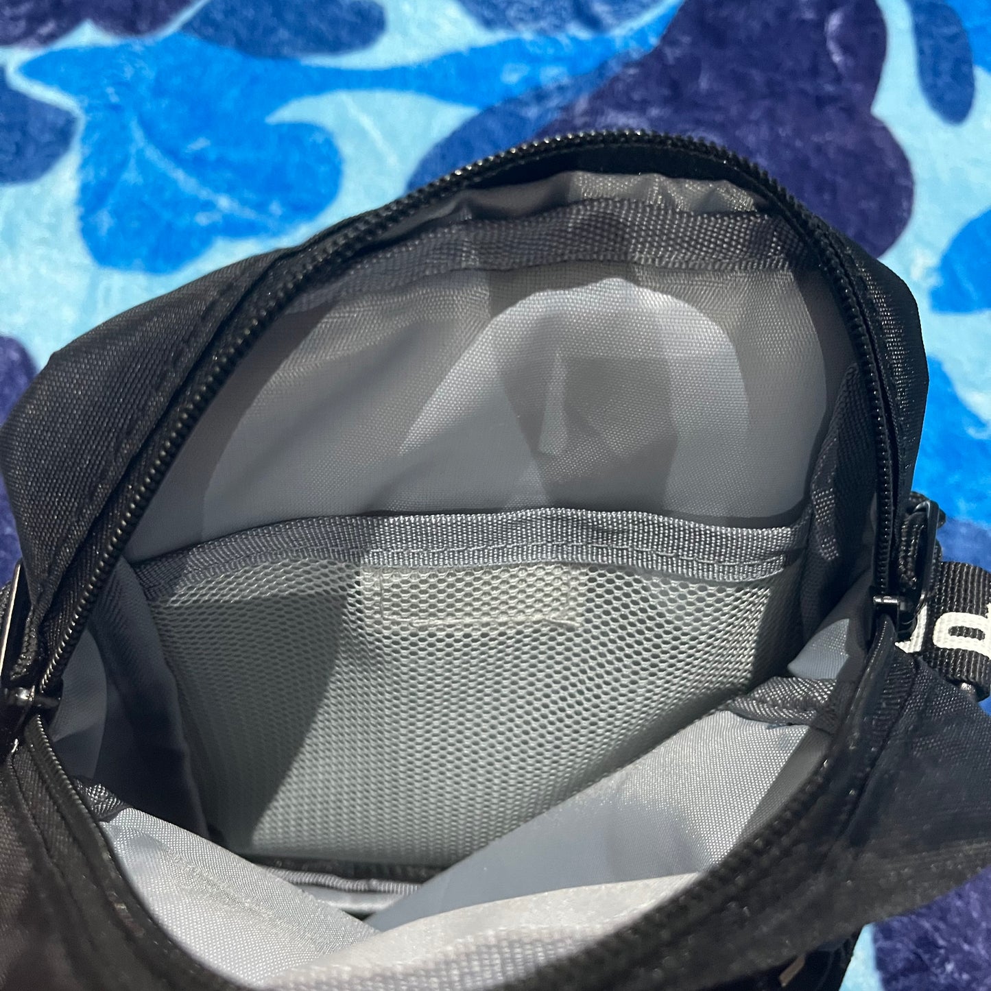 supreme-shoulder-bag-fw22-black-7-Drip Store Argentina