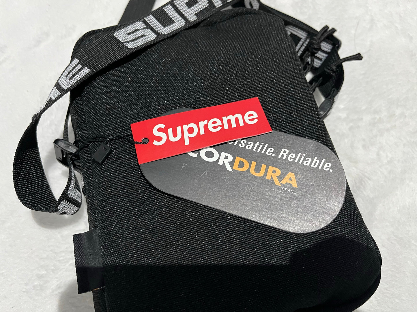 supreme-shoulder-bag-ss18-black-3-Drip Store Argentina