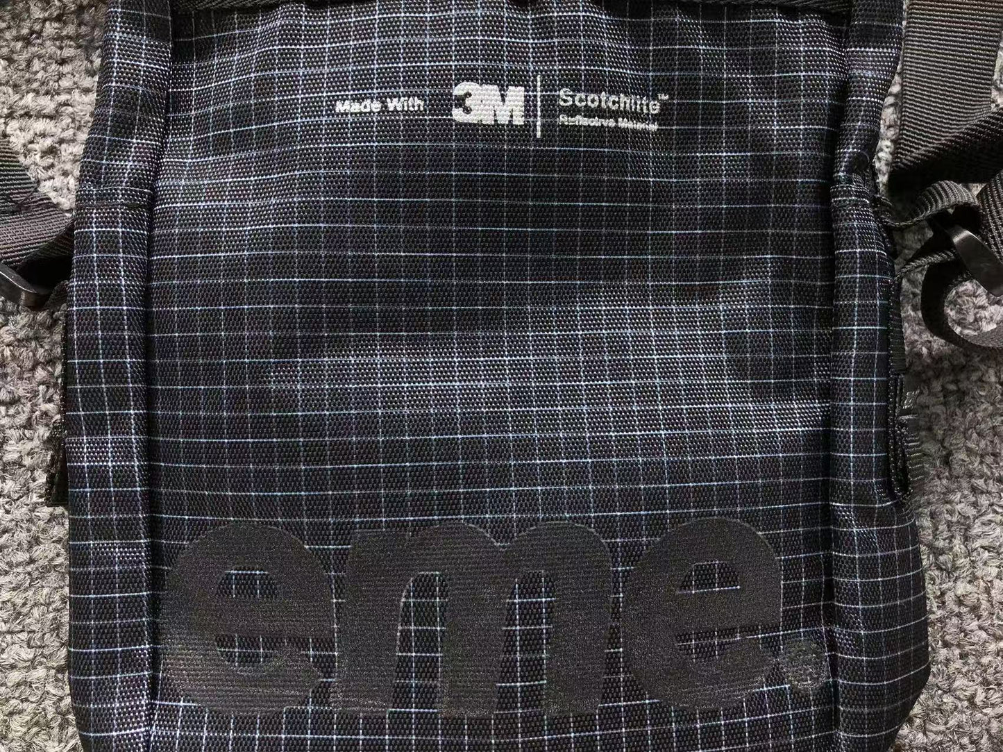 supreme-shoulder-bag-ss24-black-4-Drip Store Argentina