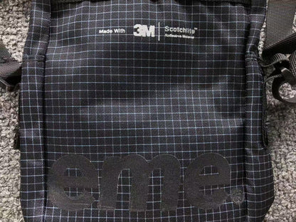 supreme-shoulder-bag-ss24-black-4-Drip Store Argentina