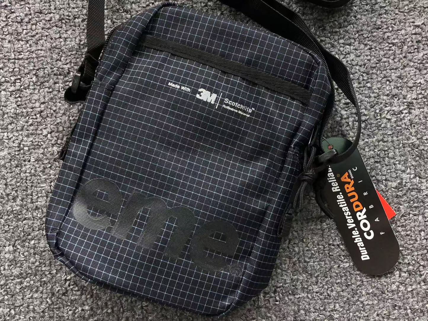 supreme-shoulder-bag-ss24-black-5-Drip Store Argentina
