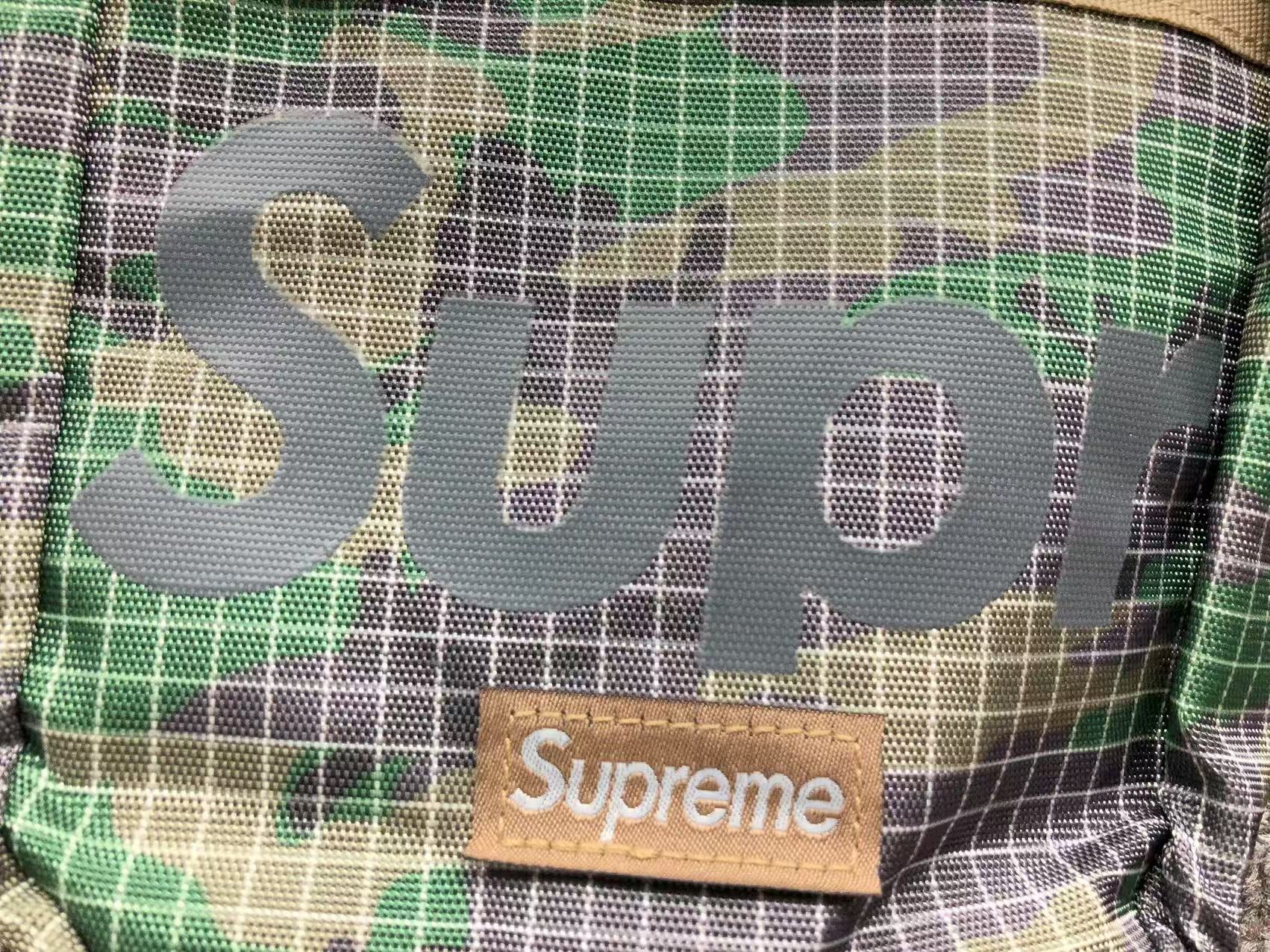 supreme-shoulder-bag-ss24-green-camo-4-Drip Store Argentina