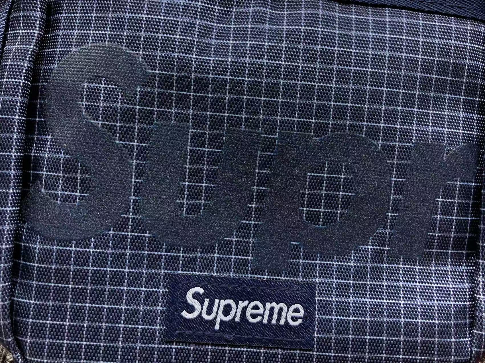 supreme-shoulder-bag-ss24-navy-4-Drip Store Argentina