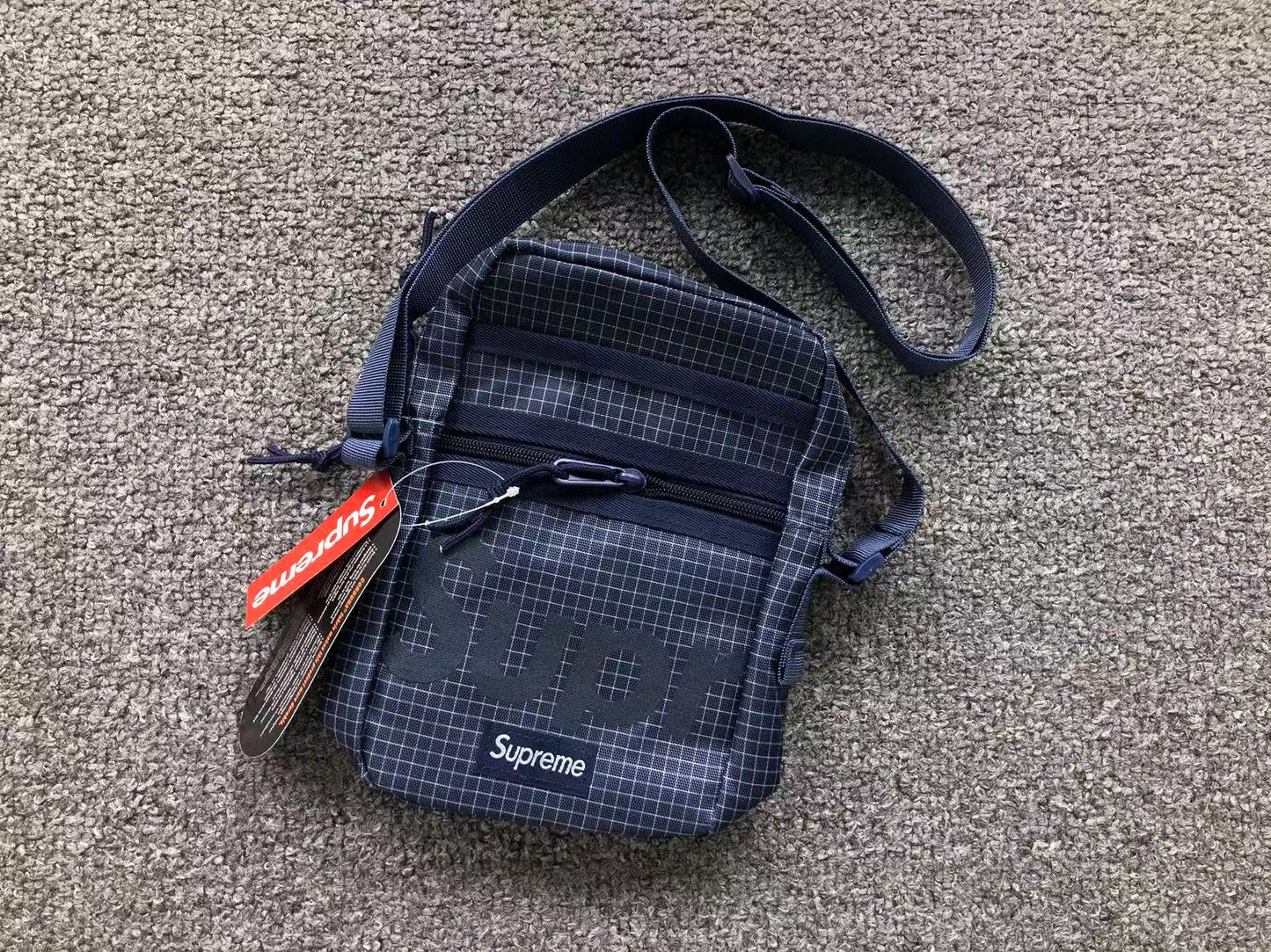 supreme-shoulder-bag-ss24-navy-Drip Store Argentina