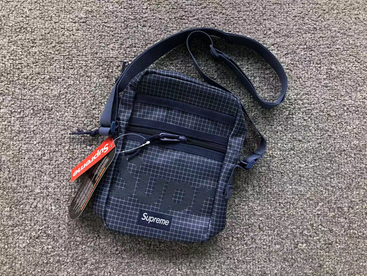 supreme-shoulder-bag-ss24-navy-Drip Store Argentina