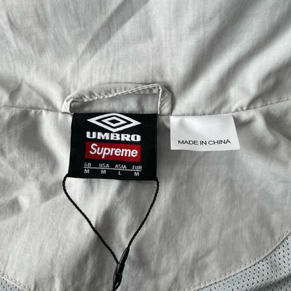 Campera Supreme Umbro Gris