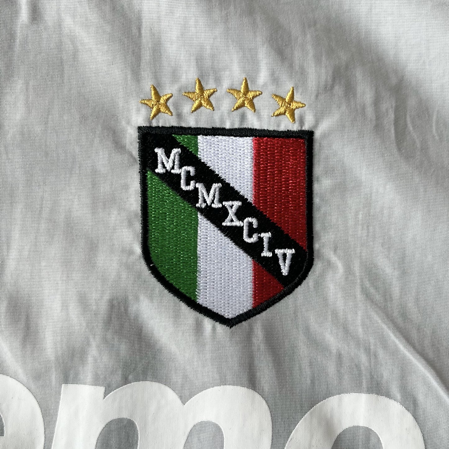 Campera Supreme Umbro Gris