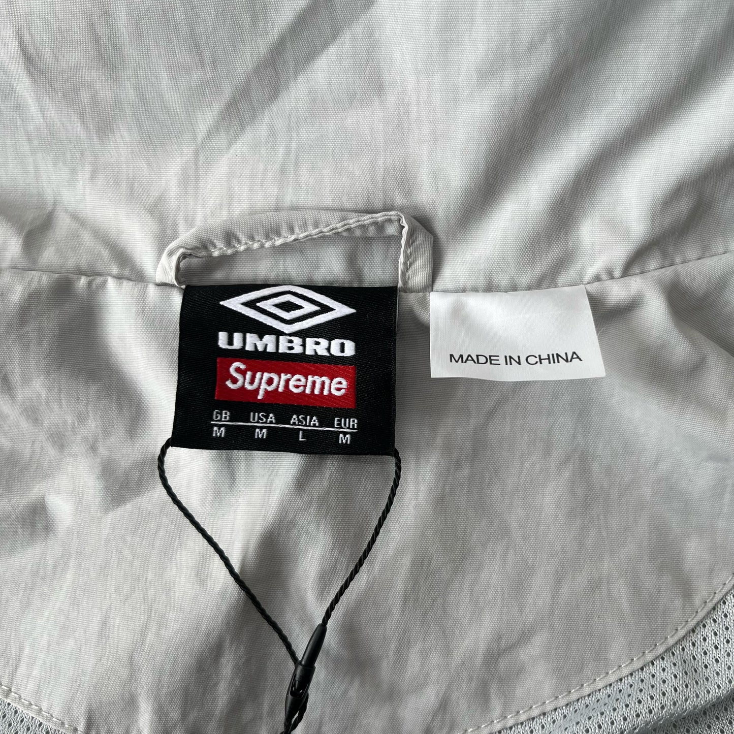 Conjunto Supreme Umbro Gris