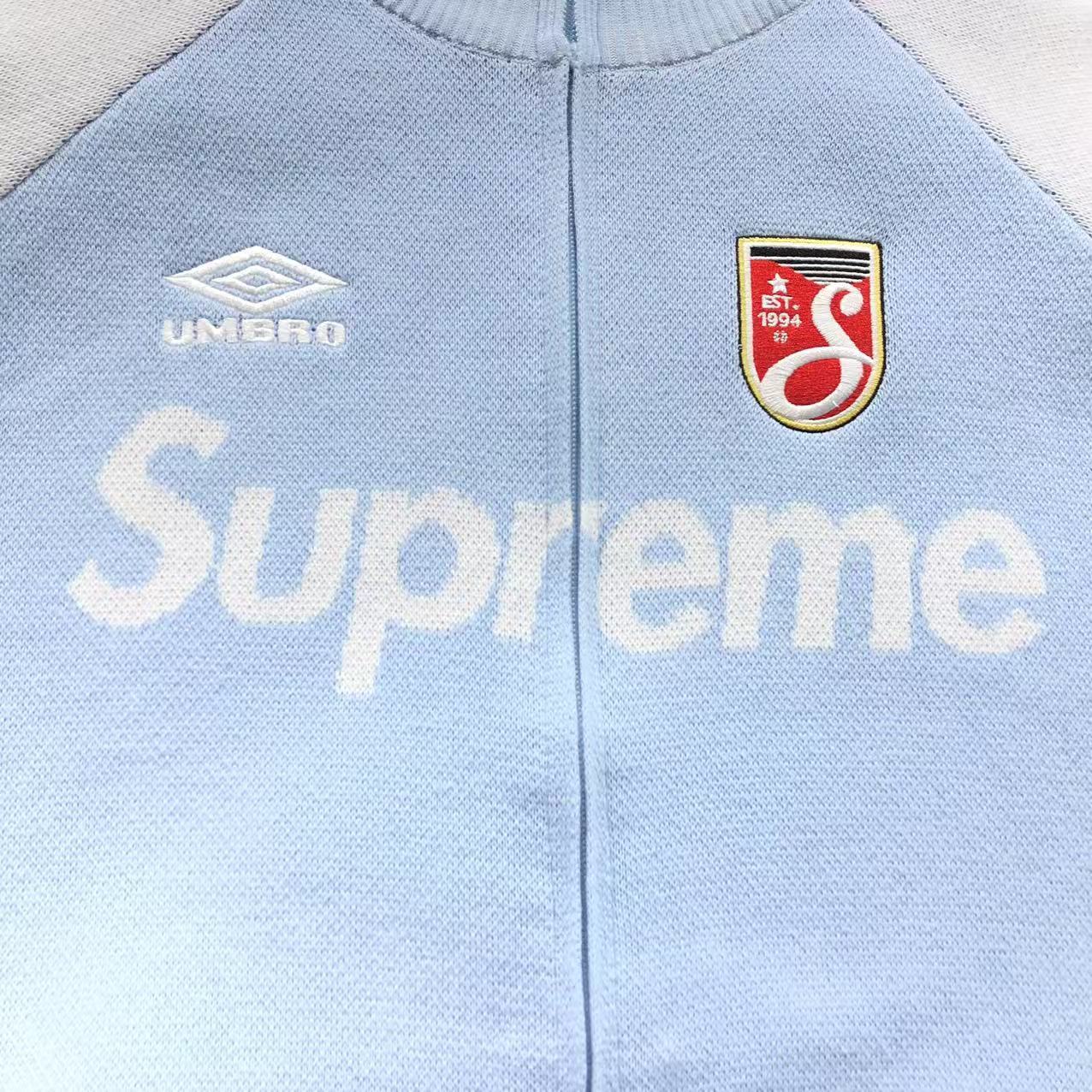 Campera Supreme Umbro Zip Up Sweater Celeste
