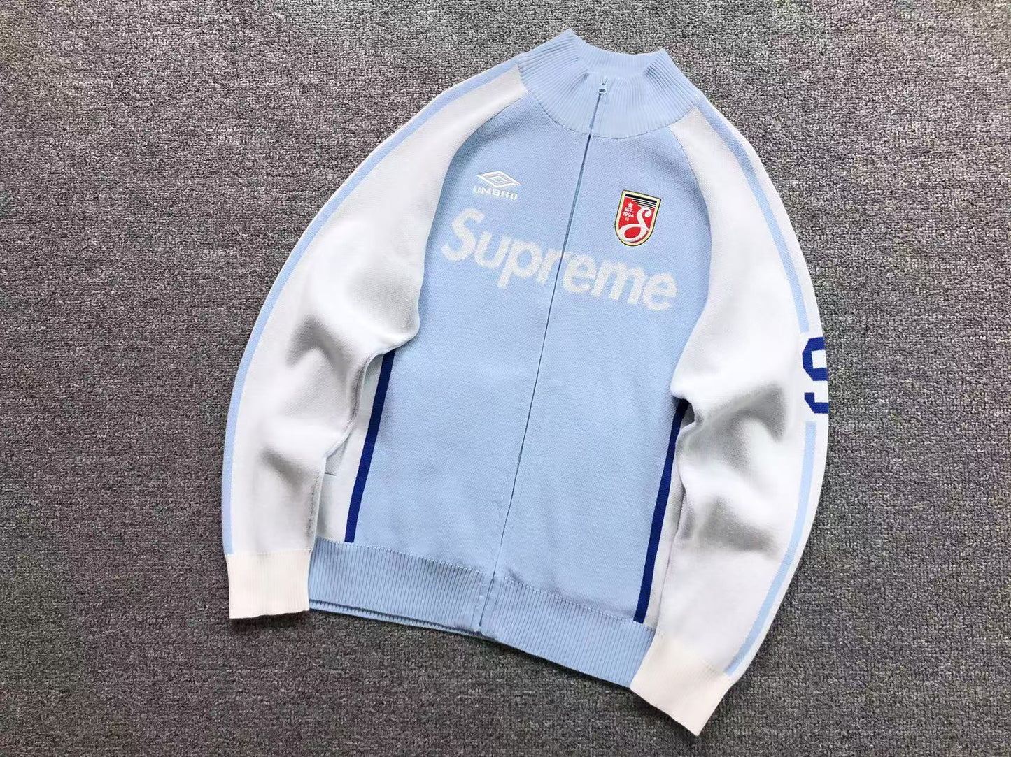 Campera Supreme Umbro Zip Up Sweater Celeste