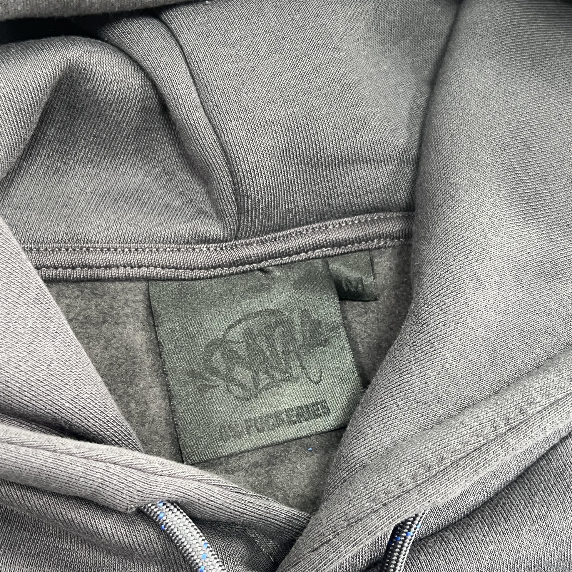 syna-world-pipe-hoodie-black-5_7d43016a-Drip Store Argentina