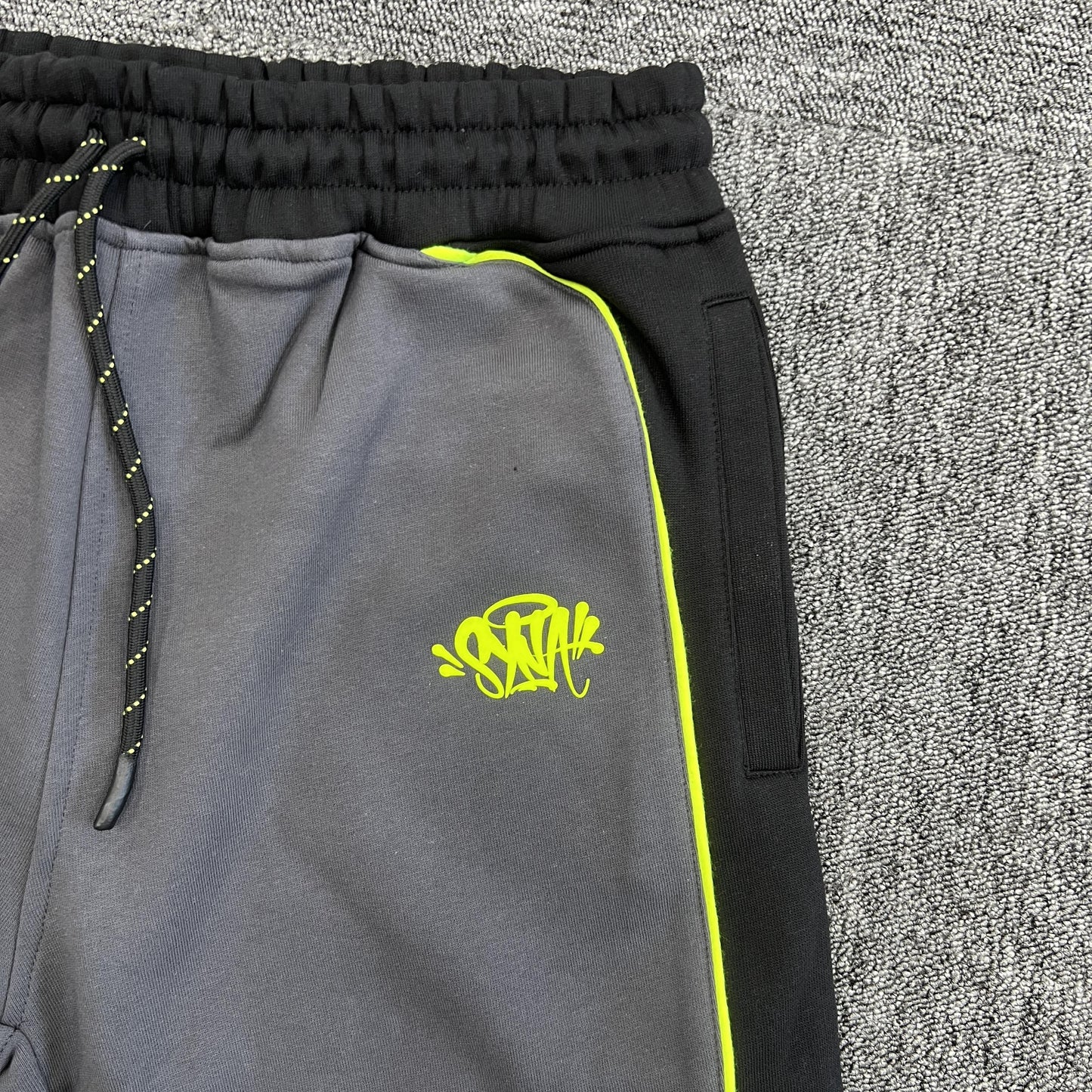 syna-world-pipe-tracksuit-black-8_27c5f36e-Drip Store Argentina