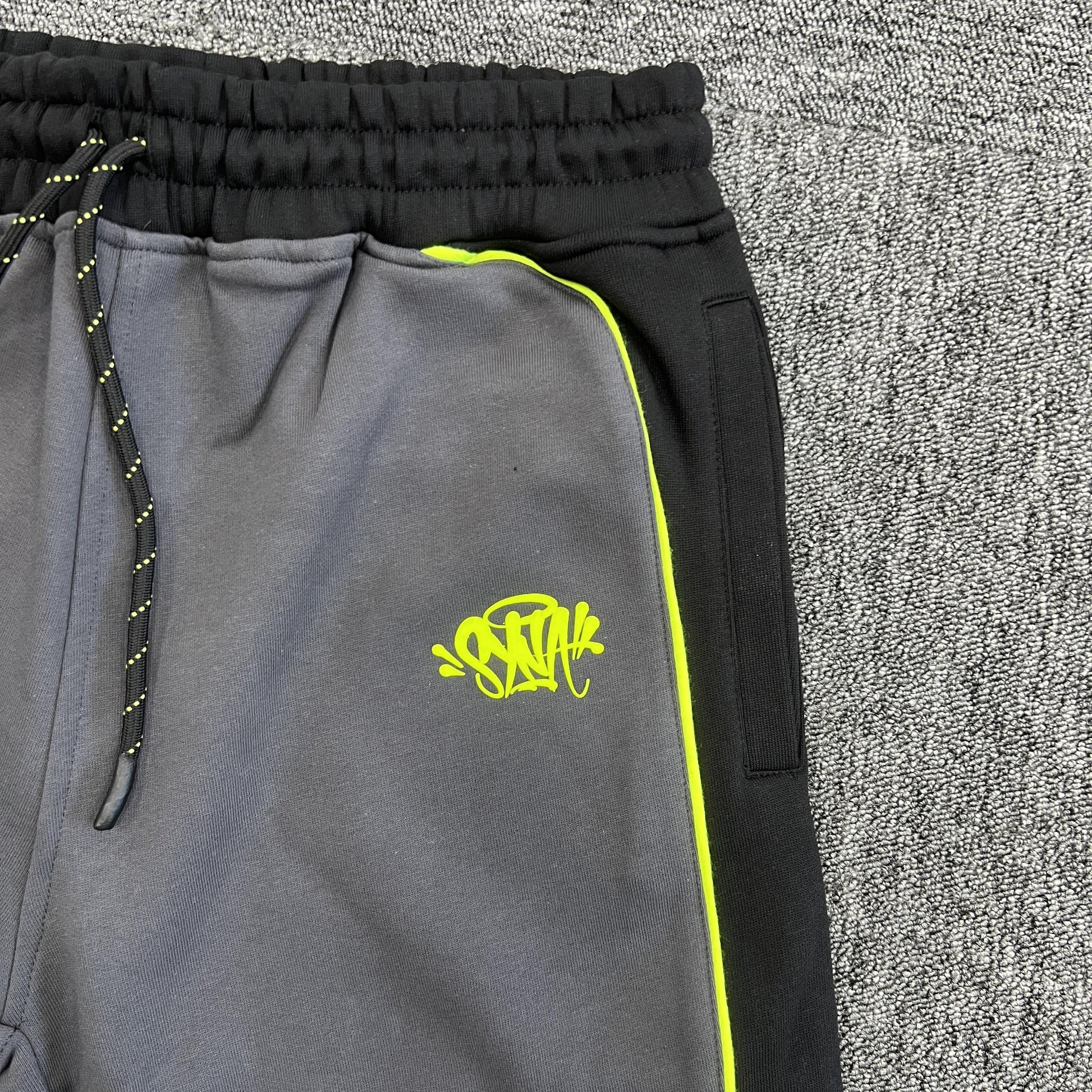 syna-world-pipe-tracksuit-black-8_27c5f36e-Drip Store Argentina