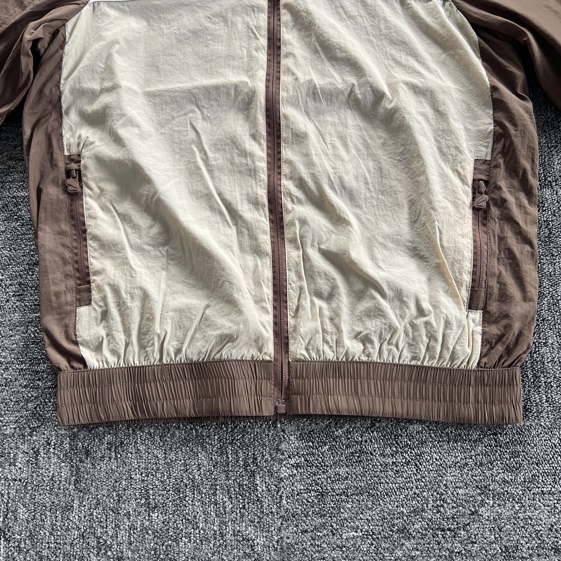 syna-world-syna-logo-shell-jacket-brown-7-Drip Store Argentina