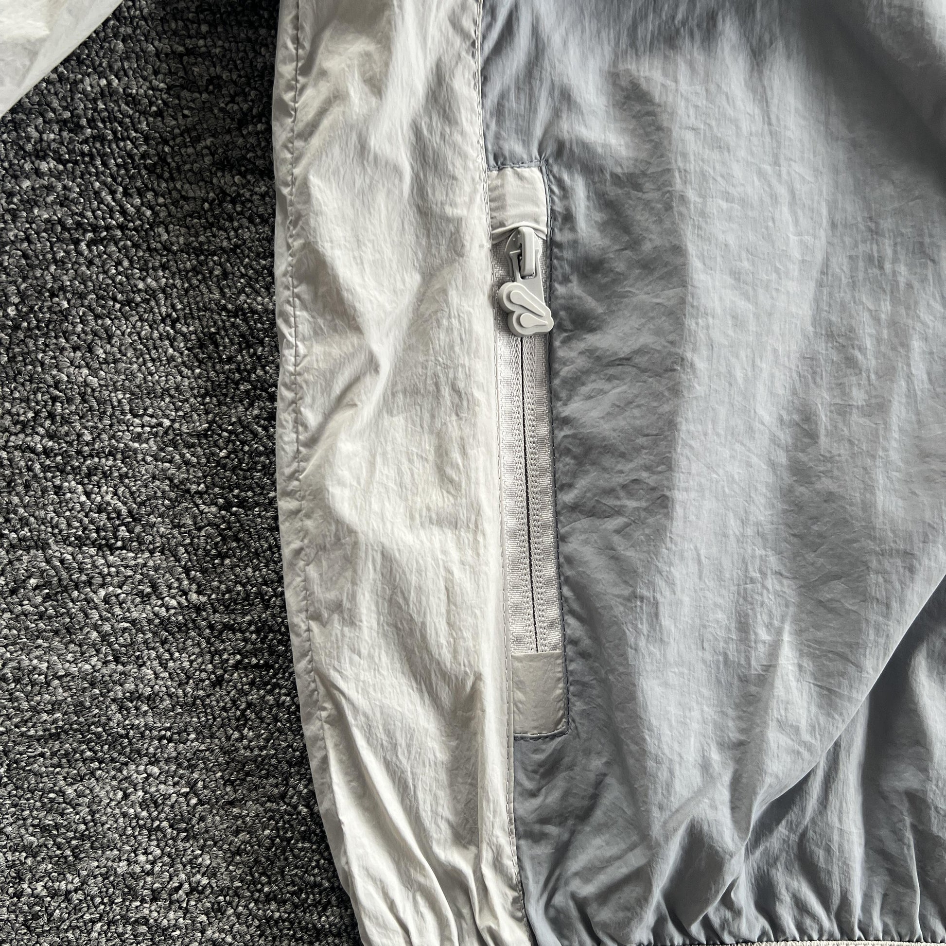 syna-world-syna-logo-shell-jacket-grey-4-Drip Store Argentina