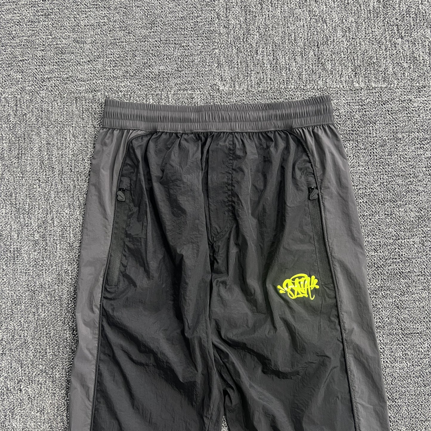 syna-world-syna-logo-shell-pants-black-3-Drip Store Argentina