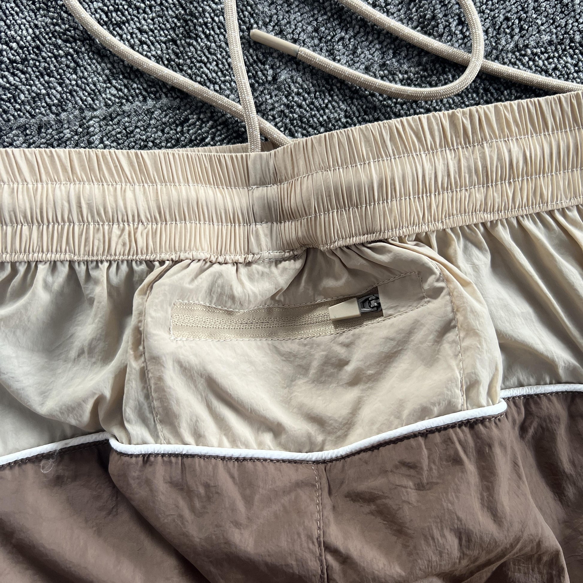 syna-world-syna-logo-shell-pants-brown-5-Drip Store Argentina