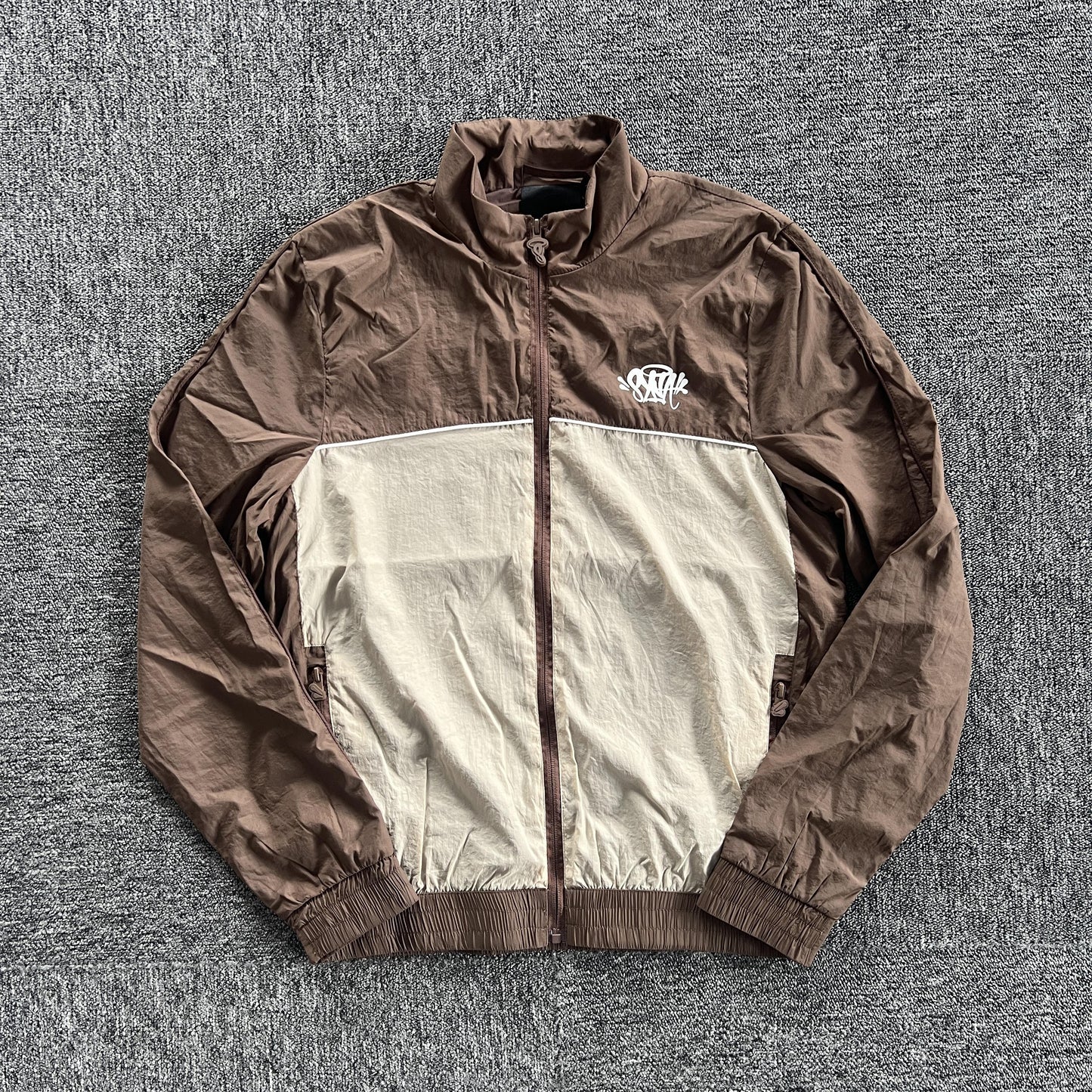 syna-world-syna-logo-shell-jacket-brown-Drip Store Argentina