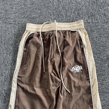 syna-world-syna-logo-shell-pants-brown-6-Drip Store Argentina