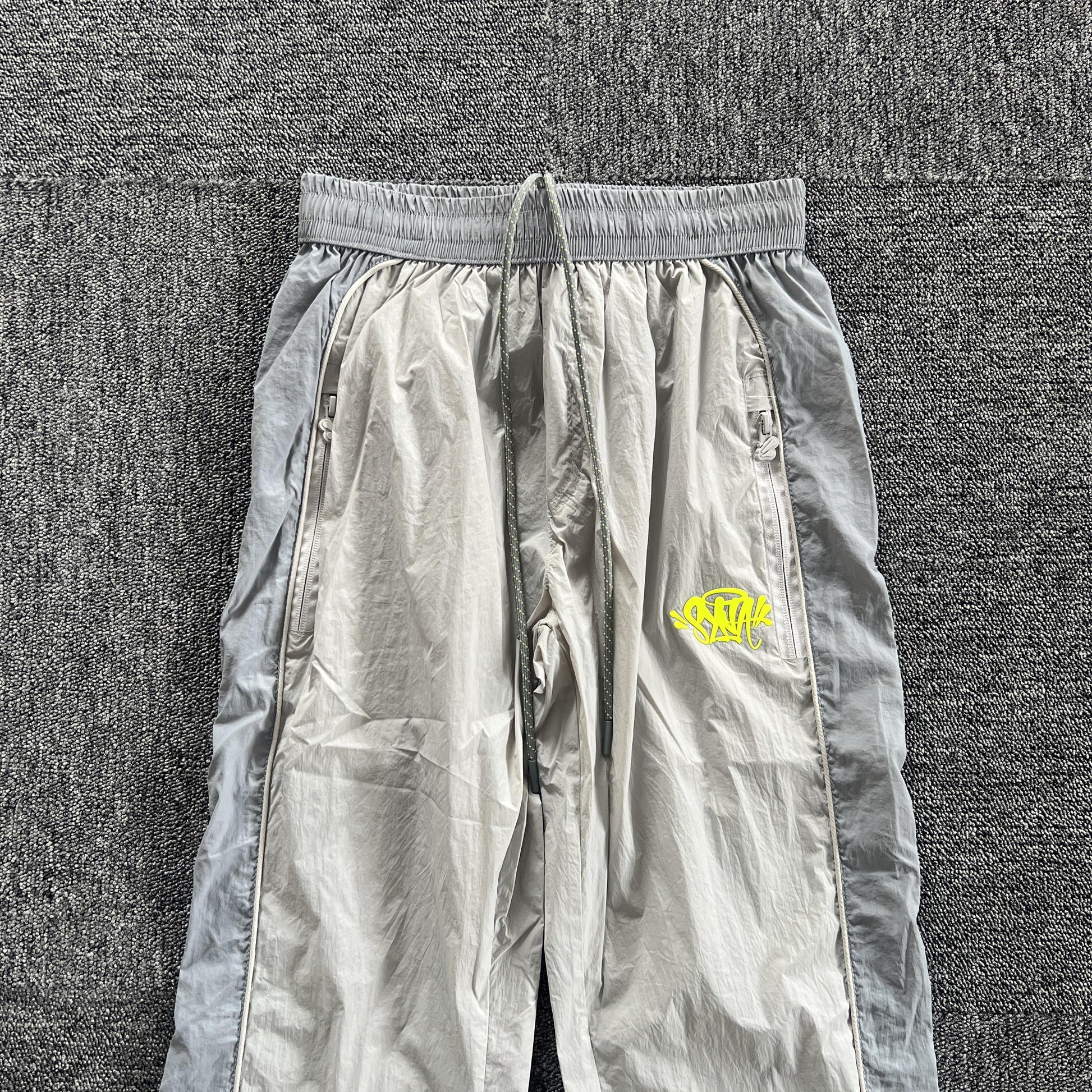 syna-world-syna-logo-shell-pants-grey-5-Drip Store Argentina