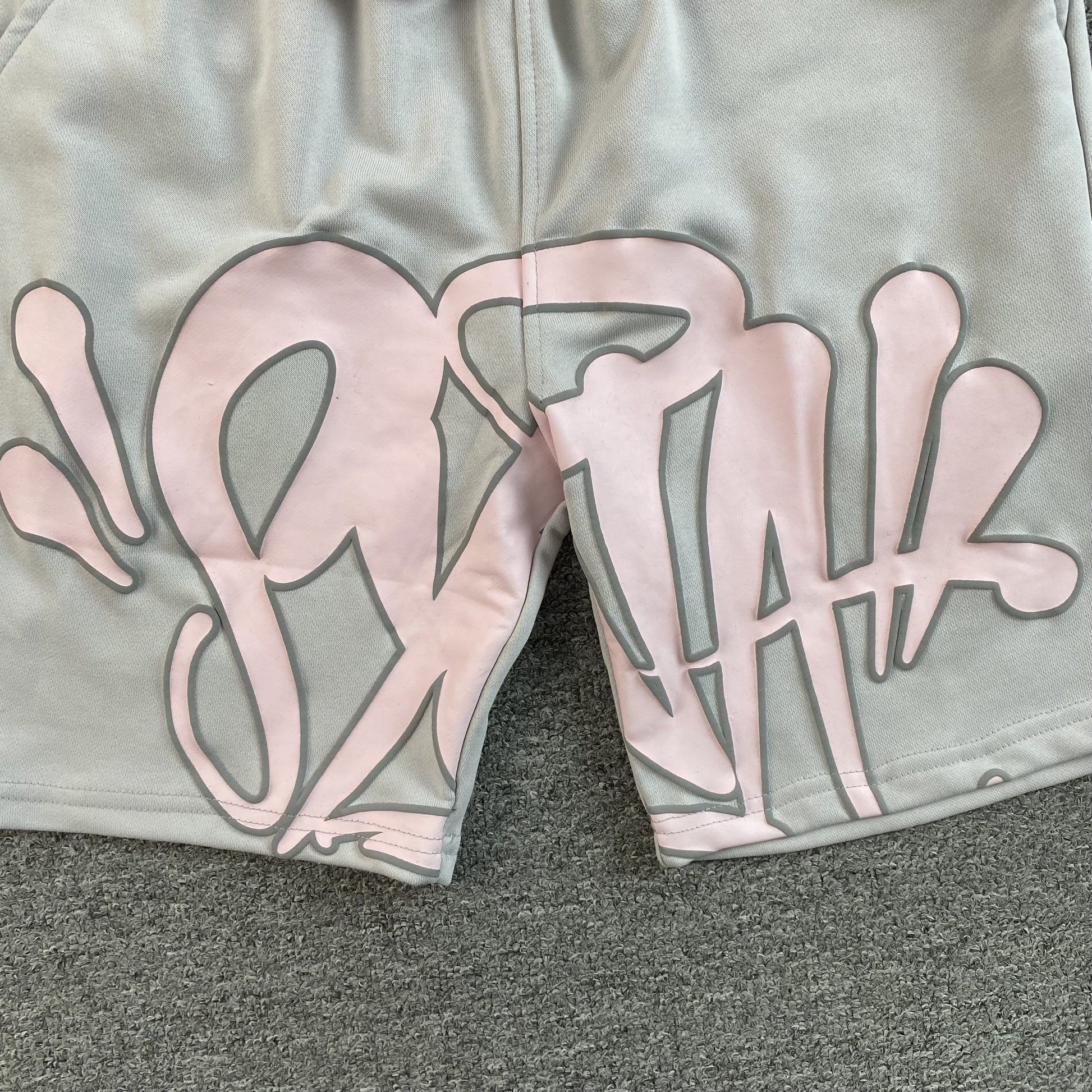 syna-world-syna-logo-shorts-grey-pink-2-Drip Store Argentina
