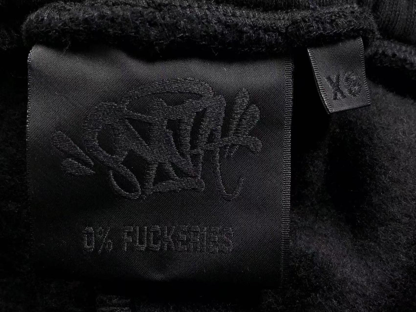 Conjunto Syna World Syna Logo Negro Rojo