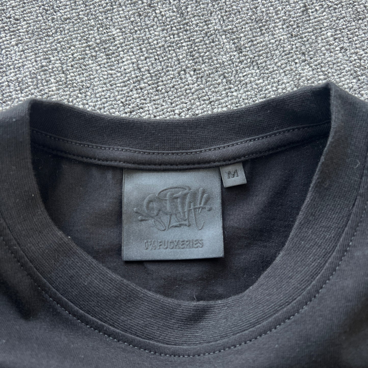 Remera Syna World Synarchy Negra