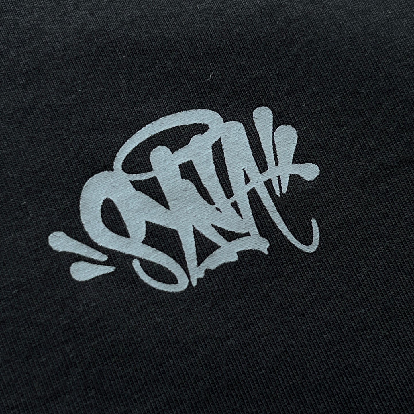 Remera Syna World Synarchy Negra